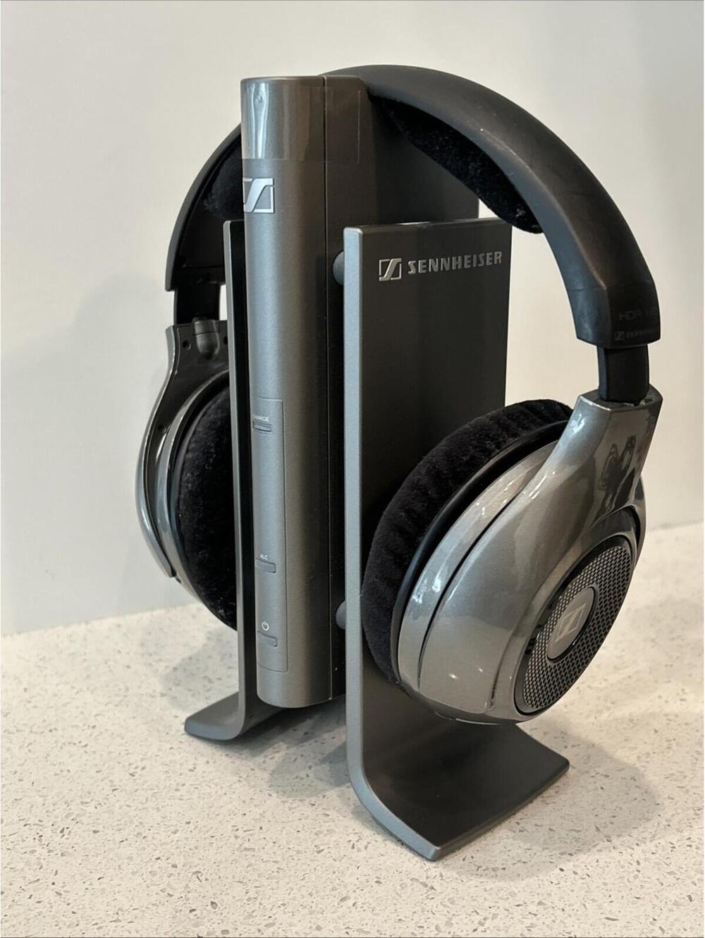 Sennheiser HDR 180 Headphones with TR-180 Charging Stand and Cables Working